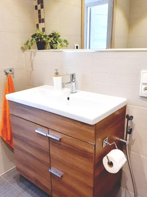 Apartament Z Podziemnym Parkingiem Ulica Wroclawska Красков Екстериор снимка