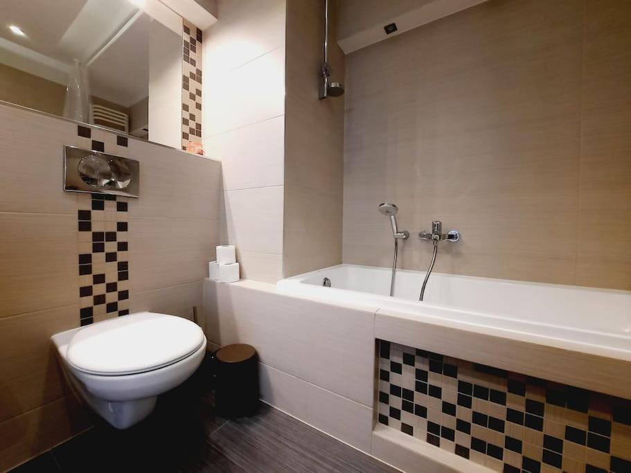 Apartament Z Podziemnym Parkingiem Ulica Wroclawska Красков Екстериор снимка
